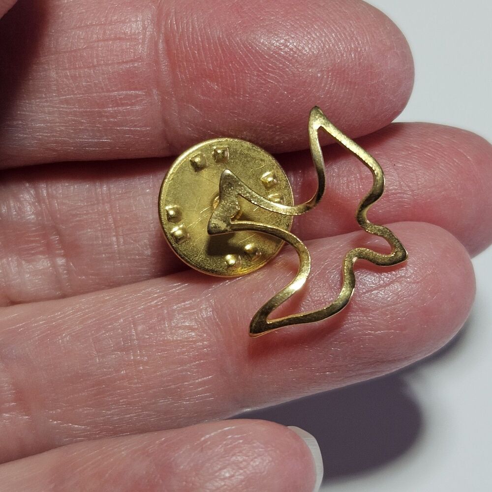 Vintage Peace Dove Outline Gold Tone Lapel Hat Pin